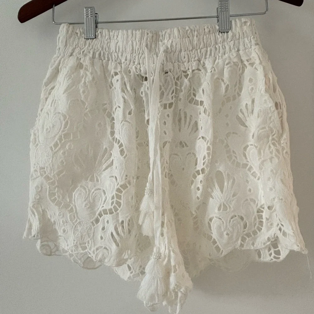 Farm Rio white laced shorts in size small - Picture 5 of 7